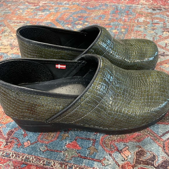 Sanita, Size 40, Moss Green, Alligator print, Shinny, Clogs, Great condition. - Picture 4 of 5